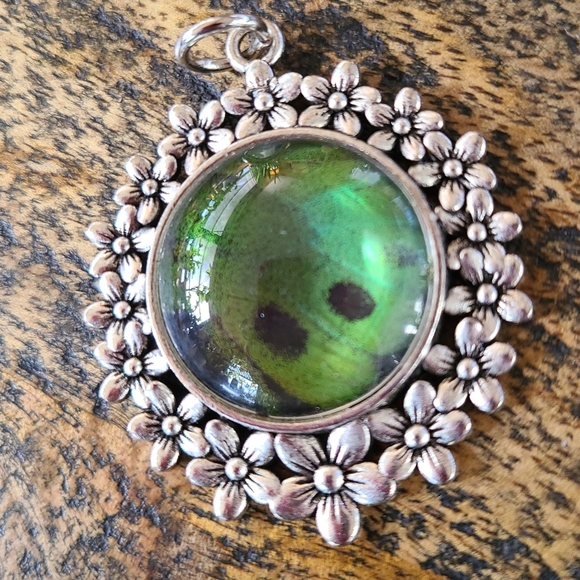 Real Butterfly Wing Floral Pendant Green - Picture 2 of 8